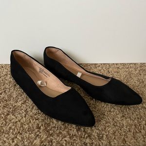 Never Worn Sz 8.5 Faux Suede Black Point Toe Flat